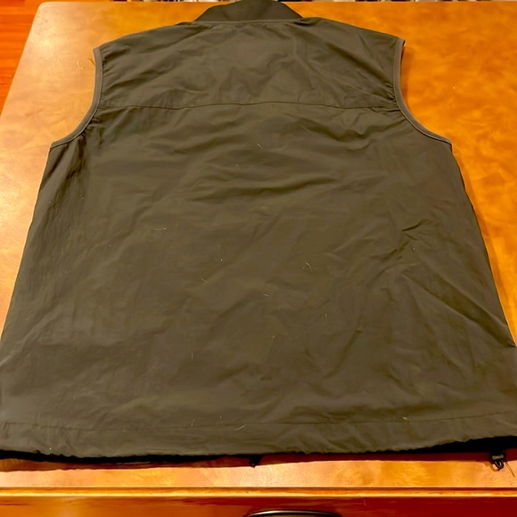 Oakley Vest; light- weight , zippered  / Mens XL / color: olive green - Picture 4 of 4